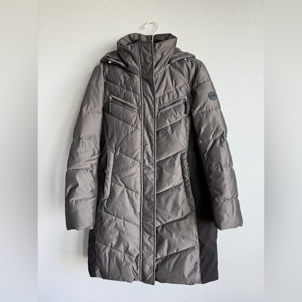 Calvin Klein Performance medium women’s ski jacket made with down feathers.